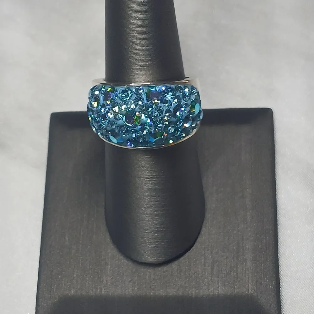 Aquamarine Zircon clustered ring. Silver overlay, JCM Malaysian Brass. Size 8. - Picture 5 of 8